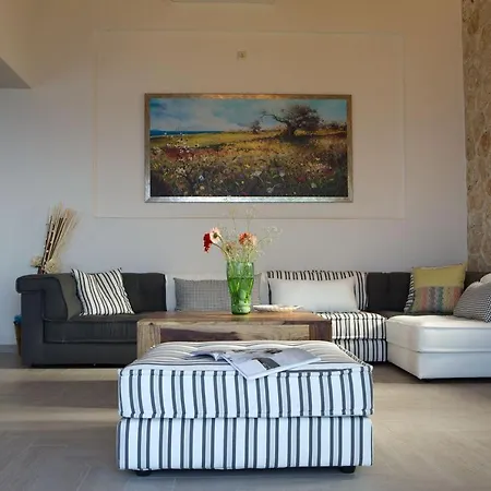 Thea Thalatta * Tsoukaládhes