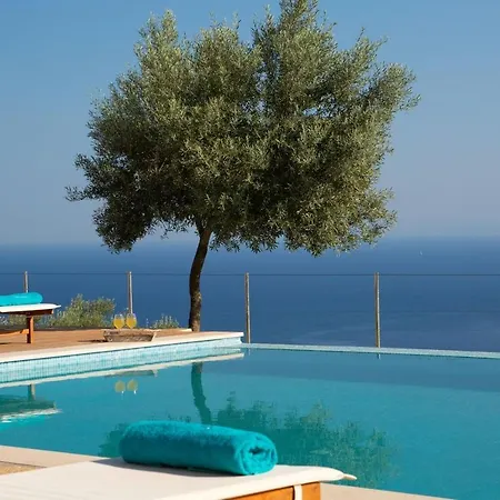 Thea Thalatta فيلة *