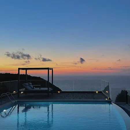 فيلة Thea Thalatta Tsoukaládhes